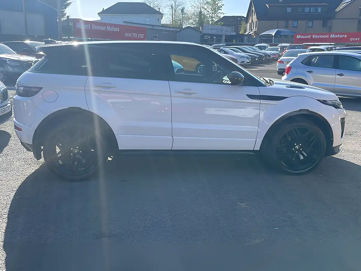Used 2017 Land Rover Range Rover Evoque Hse Dynamic White - Interior and Exterior details 9