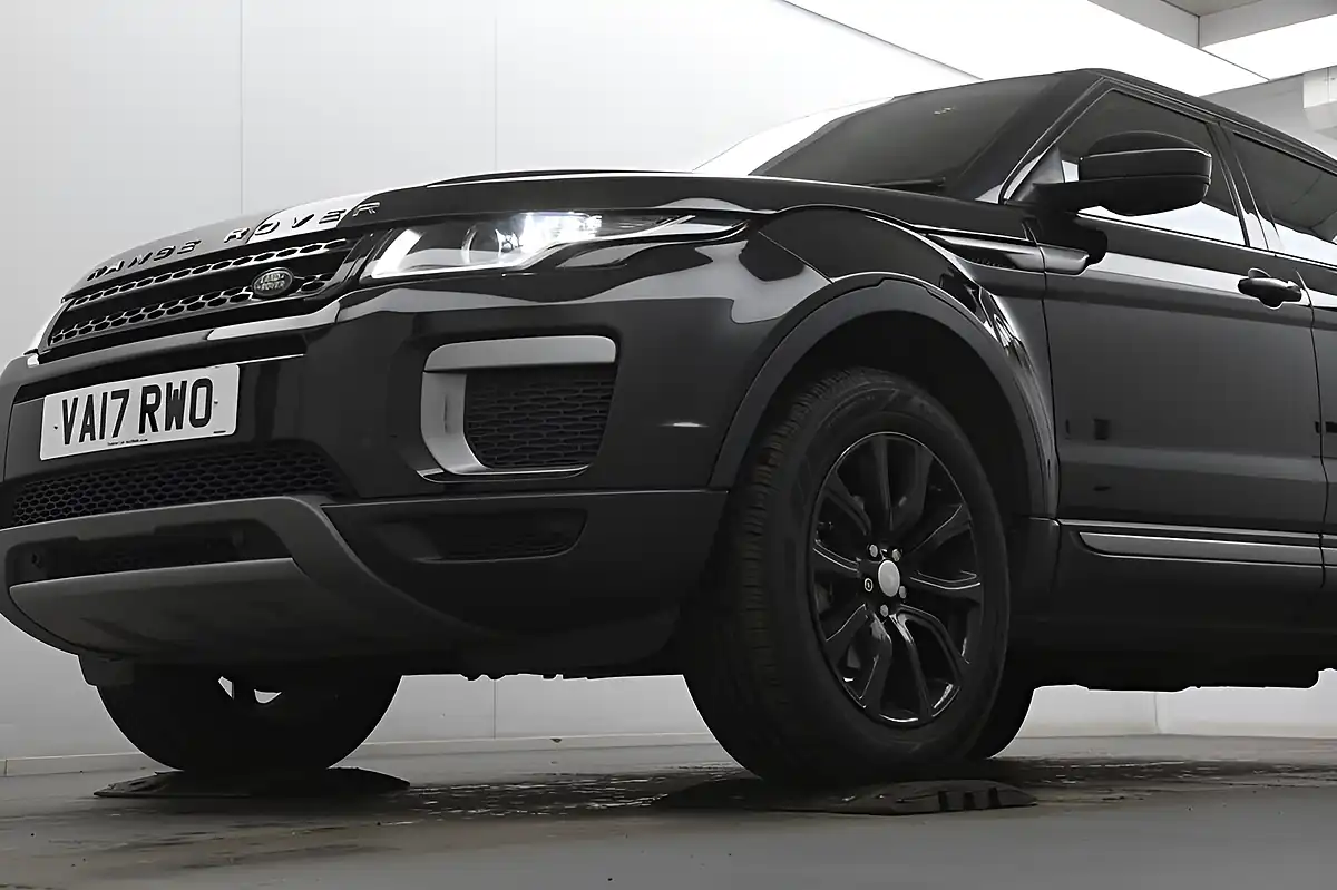 Used 2017 Land Rover Range Rover Evoque Se Black - Interior and Exterior details 3