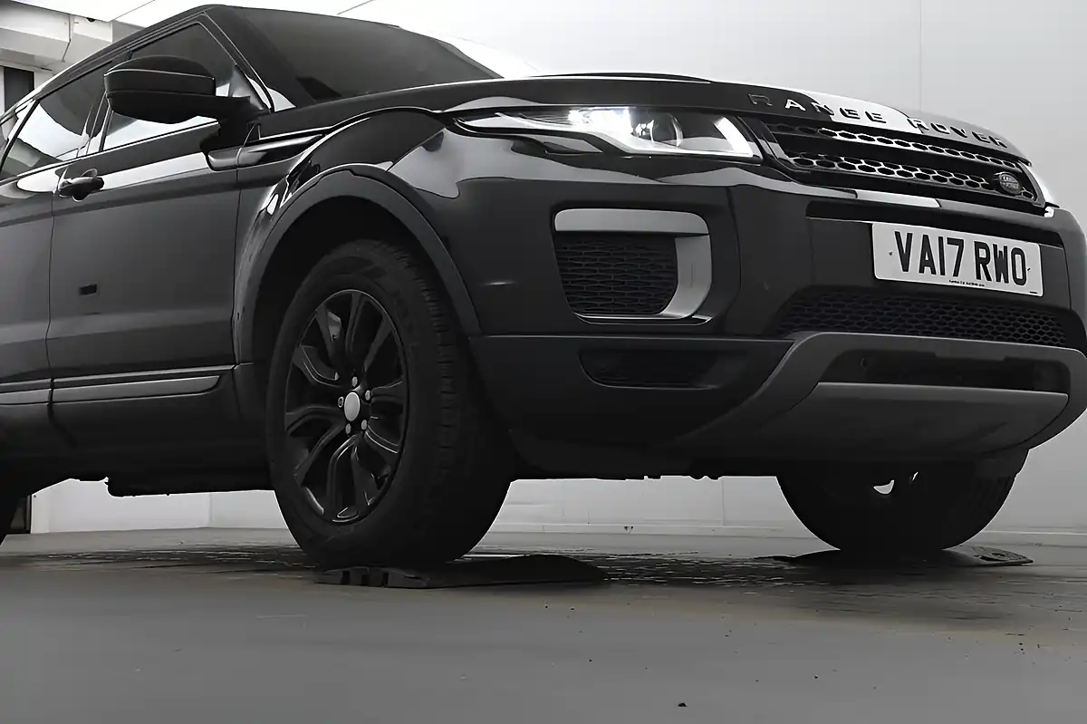 Used 2017 Land Rover Range Rover Evoque Se Black - Interior and Exterior details 4
