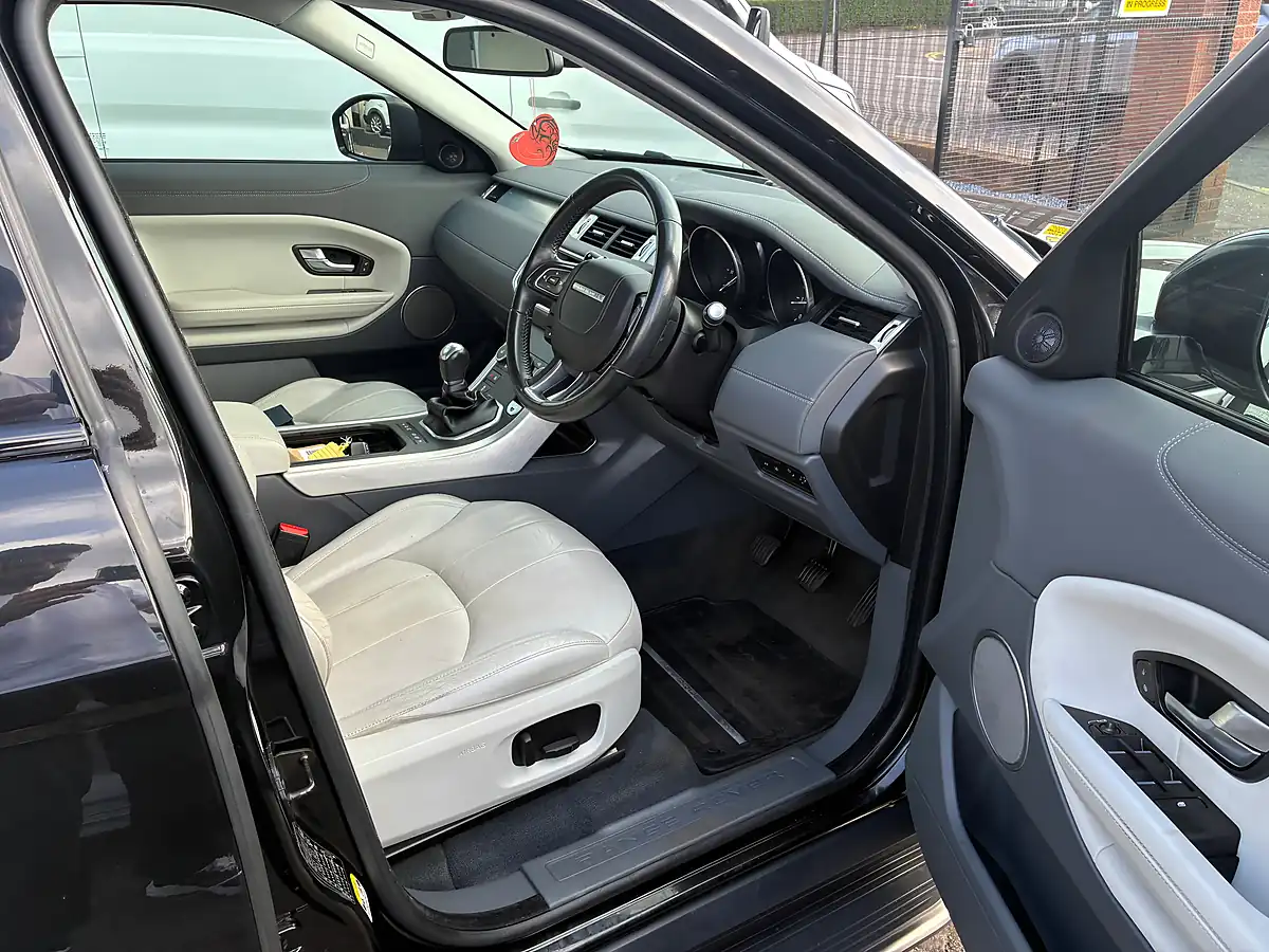 Used 2017 Land Rover Range Rover Evoque Se Black - Interior and Exterior details 12