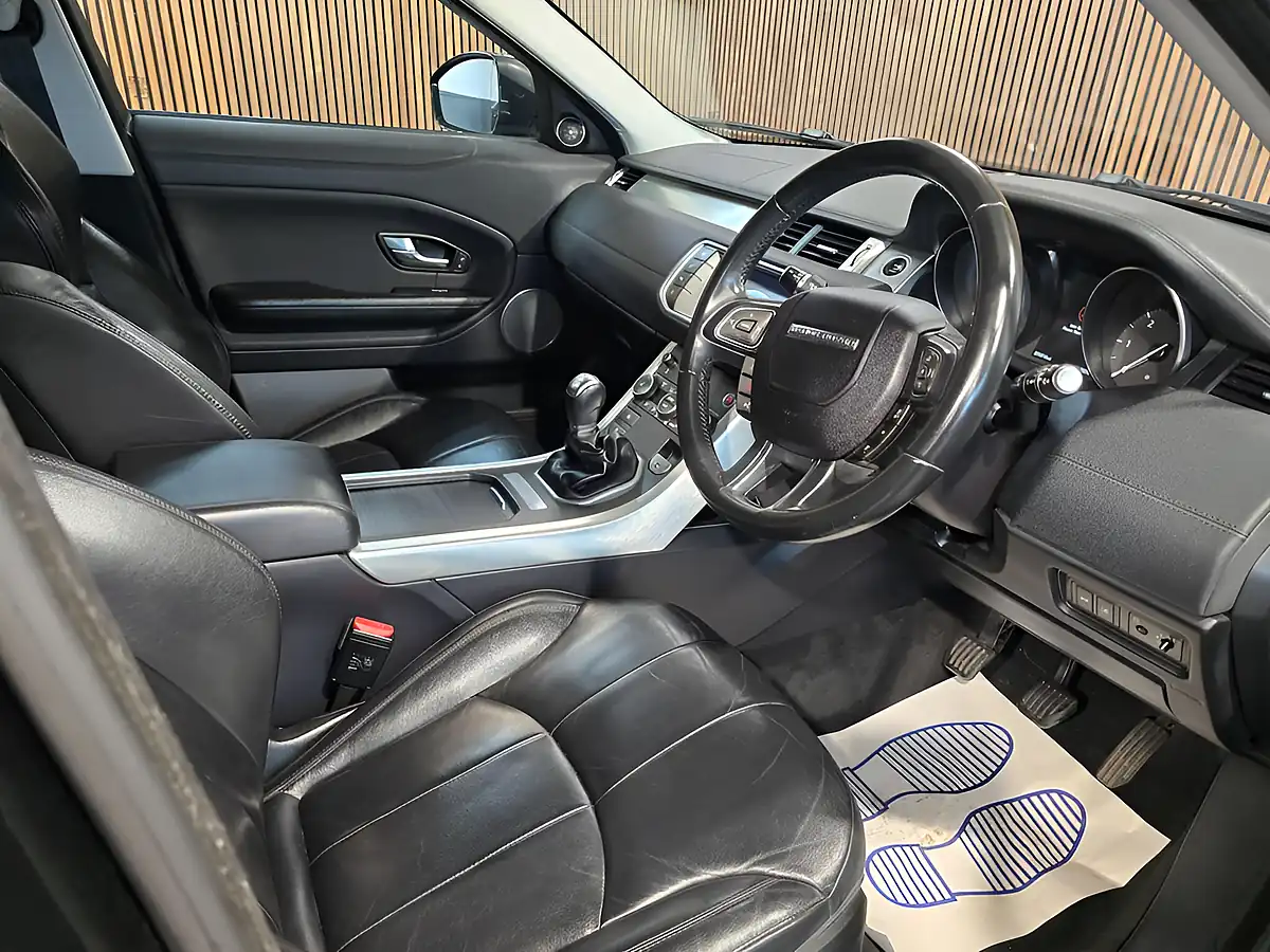 Used 2017 Land Rover Range Rover Evoque Se Black - Interior and Exterior details 12