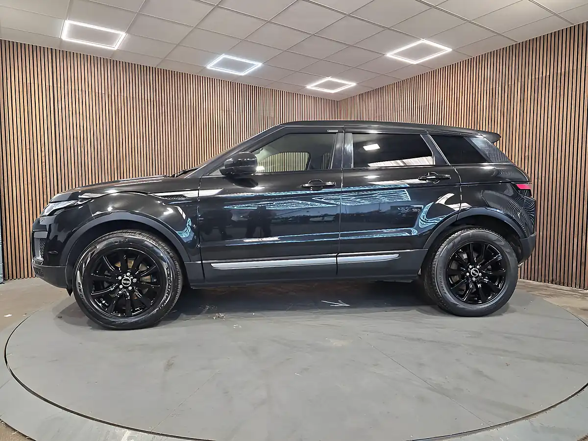 Used 2017 Land Rover Range Rover Evoque Se Black - Interior and Exterior details 6