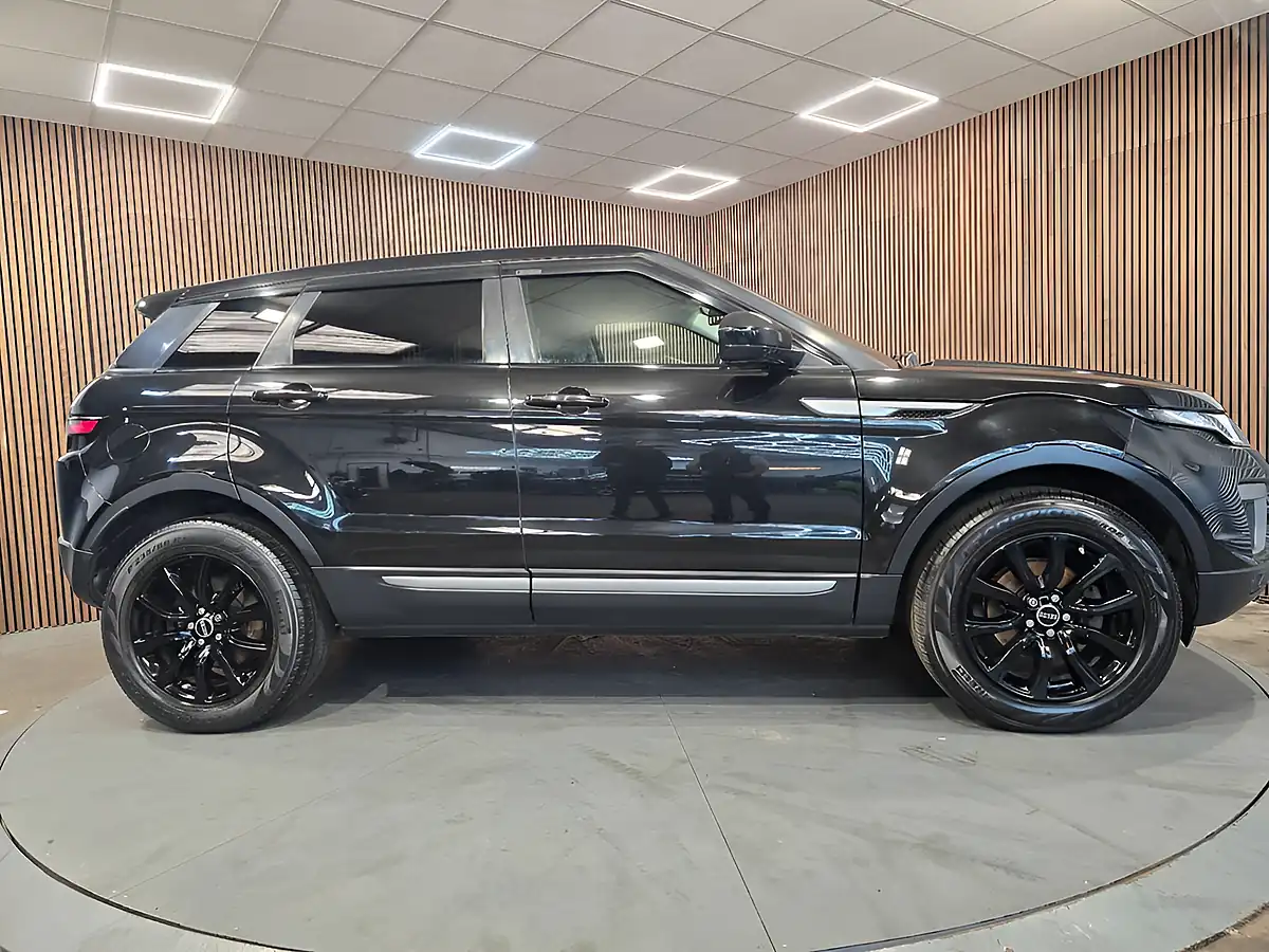 Used 2017 Land Rover Range Rover Evoque Se Black - Interior and Exterior details 8