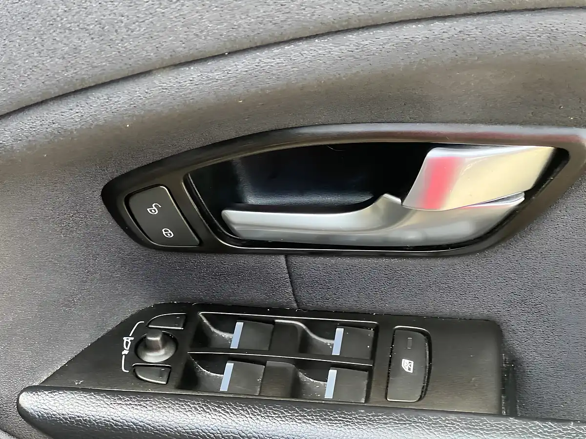 Used 2017 Land Rover Range Rover Evoque Se Grey - Interior and Exterior details 10