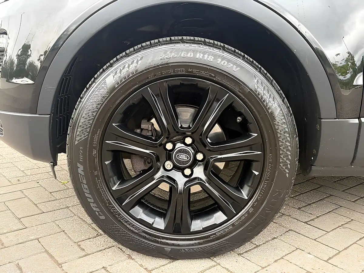 Used 2017 Land Rover Range Rover Evoque Se Tech Black - Interior and Exterior details 10