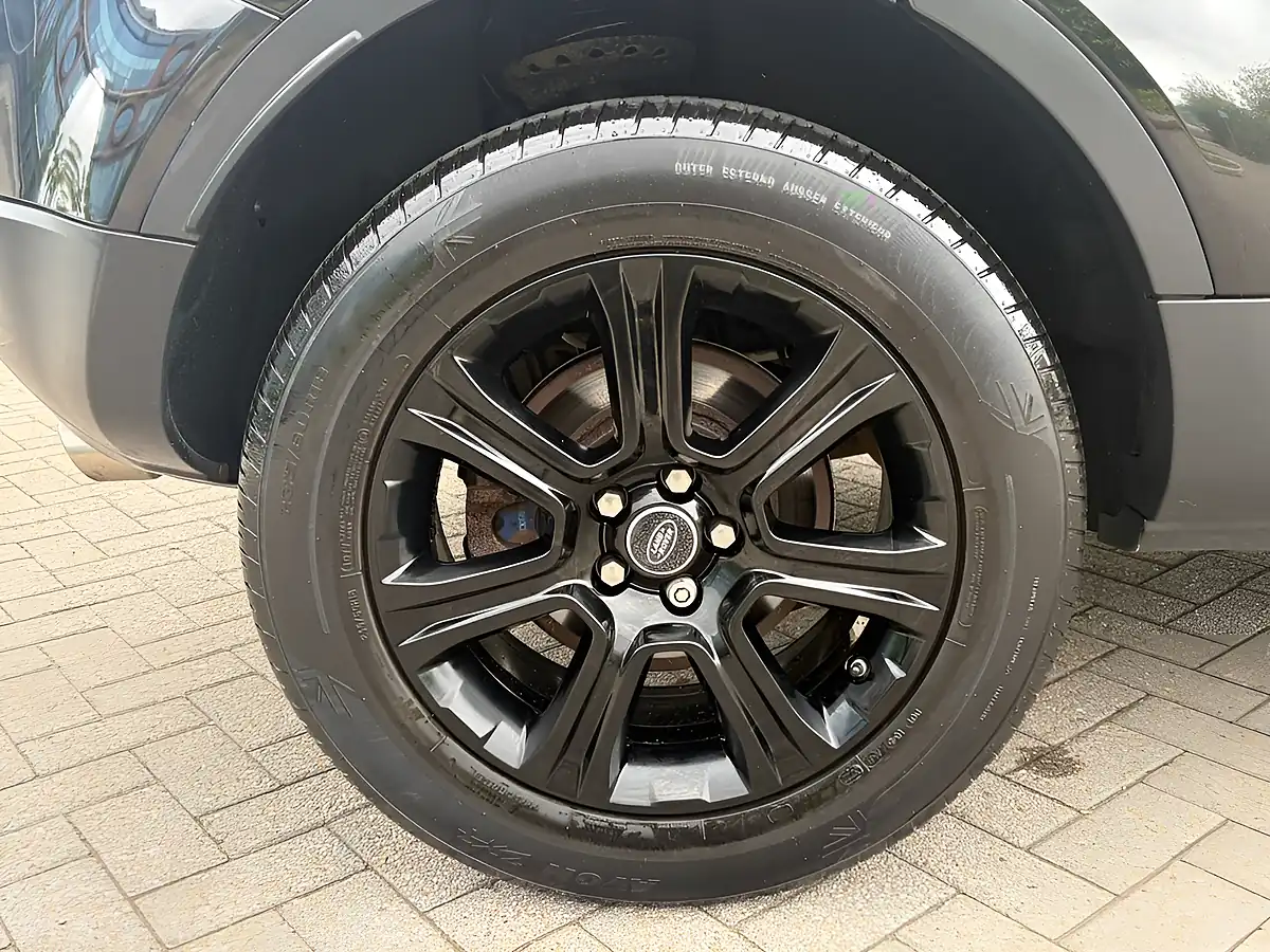 Used 2017 Land Rover Range Rover Evoque Se Tech Black - Interior and Exterior details 11