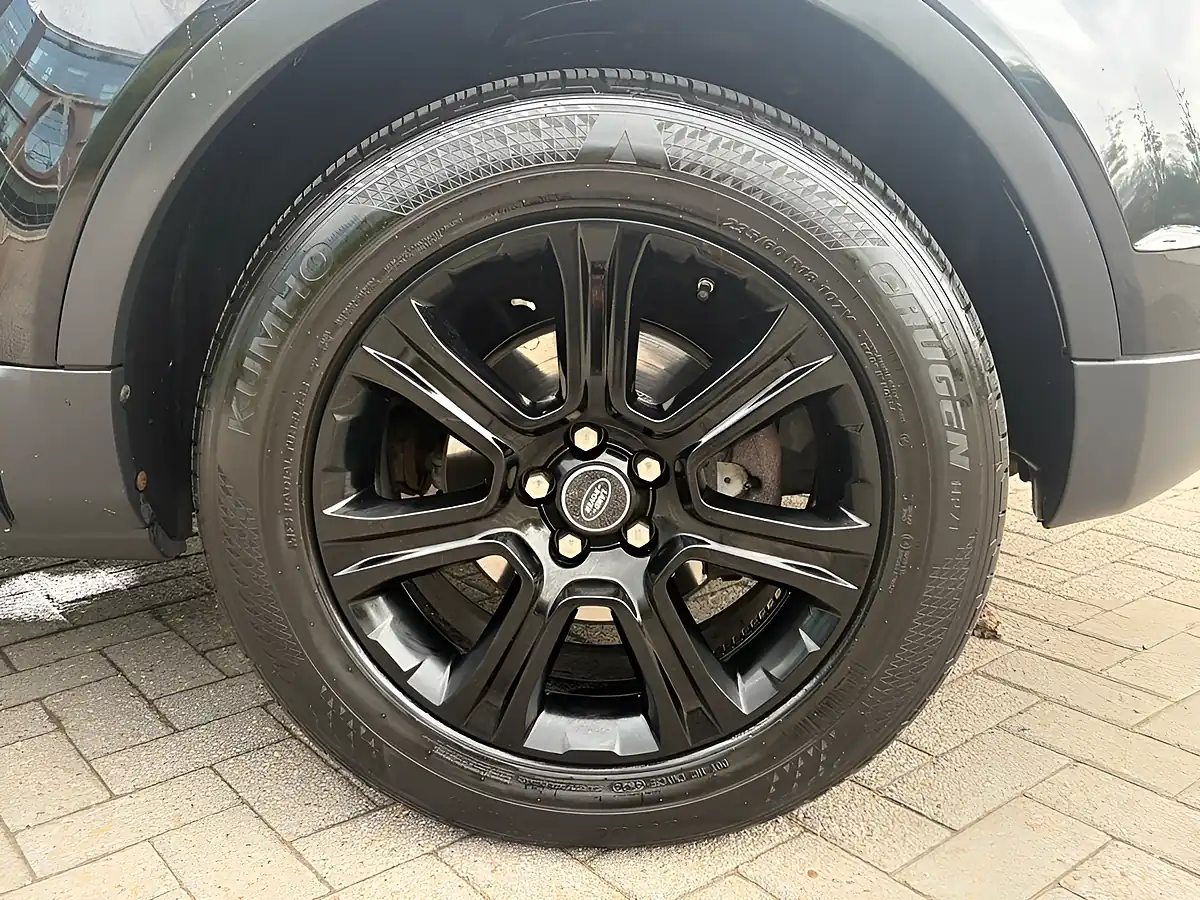 Used 2017 Land Rover Range Rover Evoque Se Tech Black - Interior and Exterior details 13