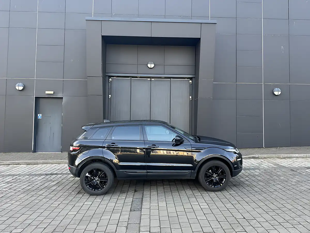 Used 2017 Land Rover Range Rover Evoque Se Tech Black - Interior and Exterior details 9