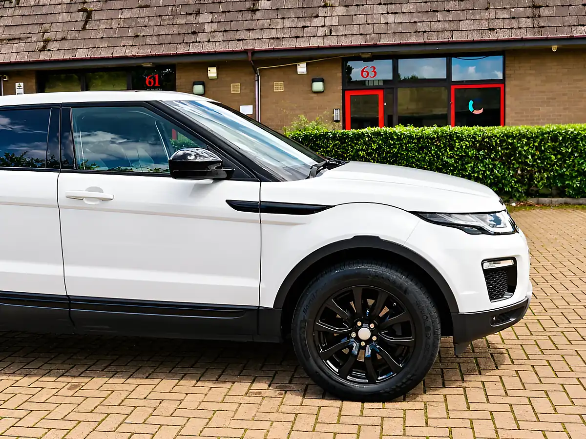 Used 2017 Land Rover Range Rover Evoque Se Tech Fuji/Polaris White - Interior and Exterior details 9