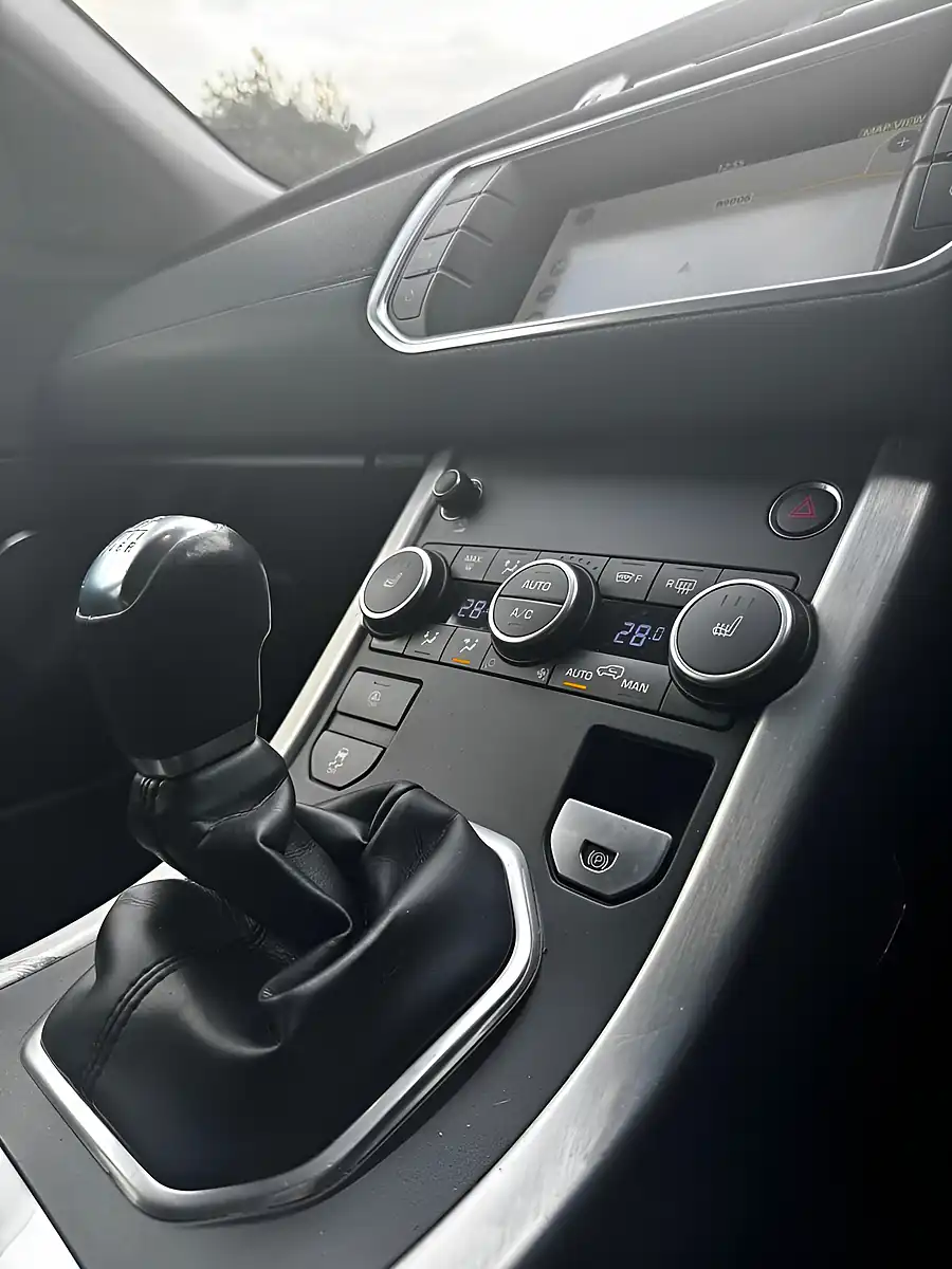 Used 2017 Land Rover Range Rover Evoque Se Tech Fuji White - Interior and Exterior details 10