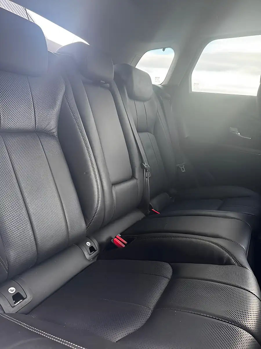 Used 2017 Land Rover Range Rover Evoque Se Tech Fuji White - Interior and Exterior details 12