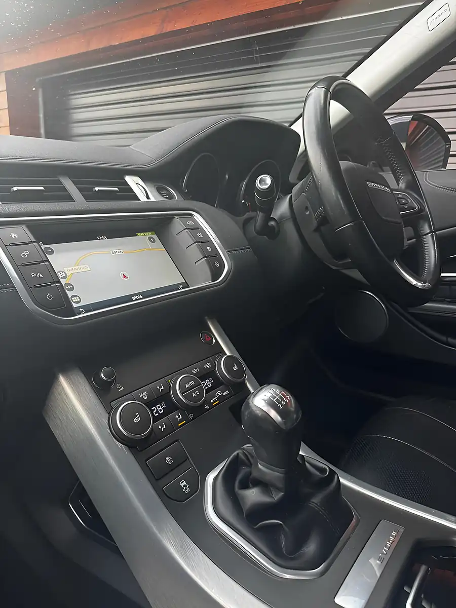 Used 2017 Land Rover Range Rover Evoque Se Tech Fuji White - Interior and Exterior details 7