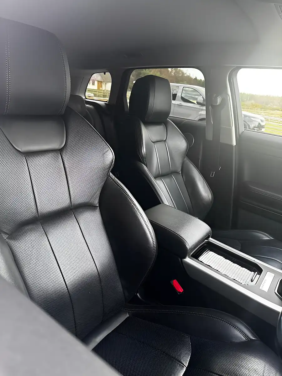 Used 2017 Land Rover Range Rover Evoque Se Tech Fuji White - Interior and Exterior details 8