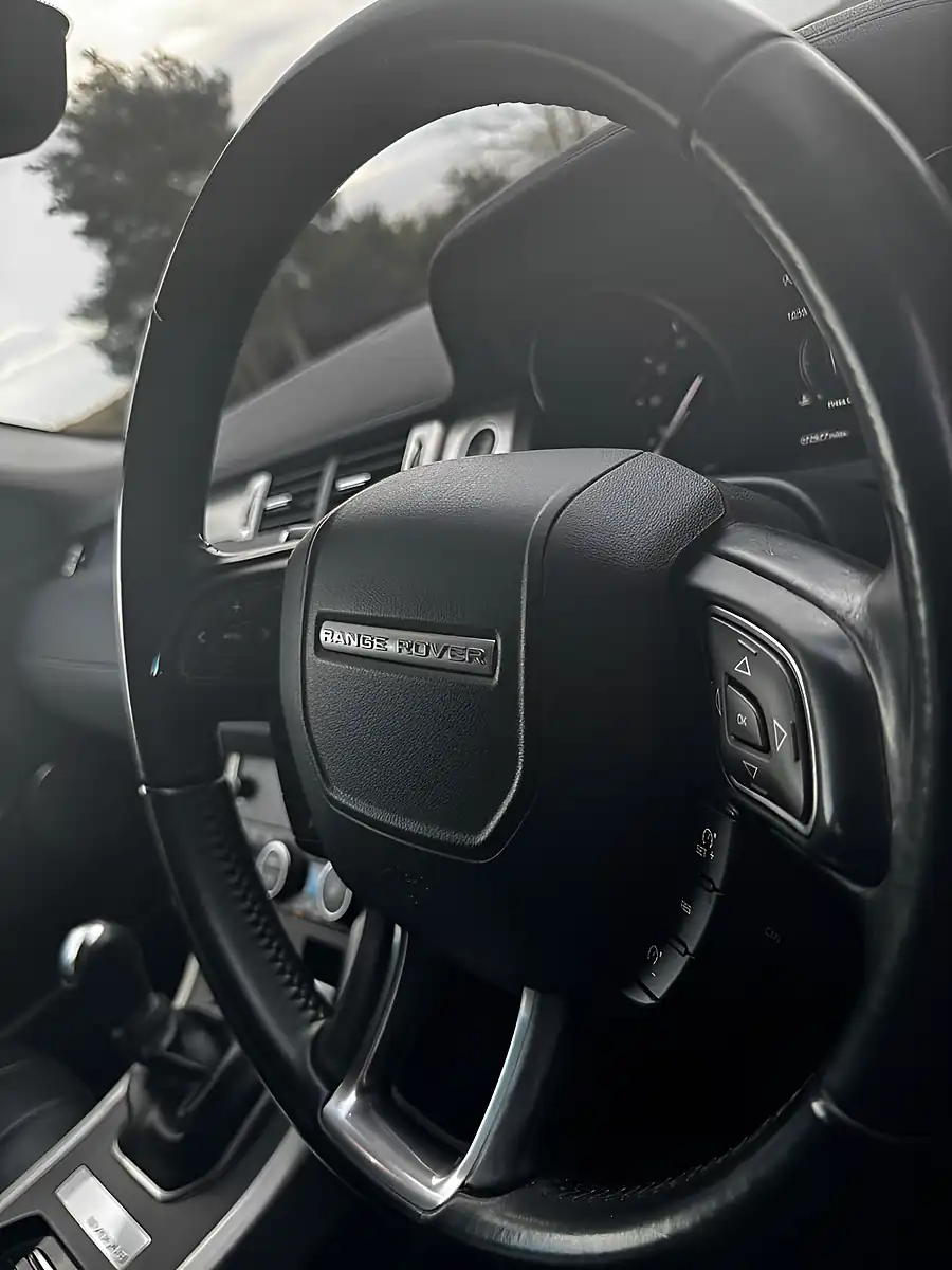 Used 2017 Land Rover Range Rover Evoque Se Tech Fuji White - Interior and Exterior details 9