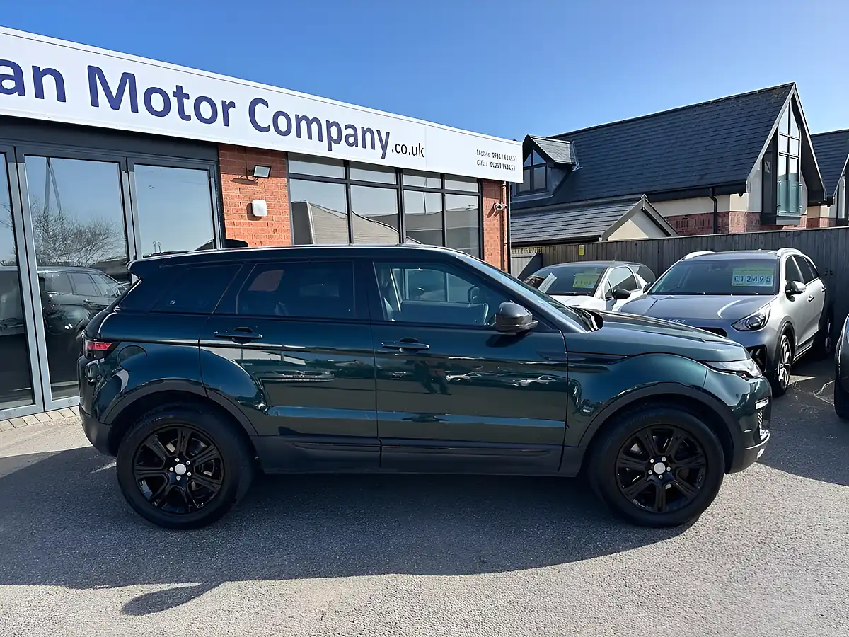 Used 2017 Land Rover Range Rover Evoque Se Tech Green - Interior and Exterior details 7
