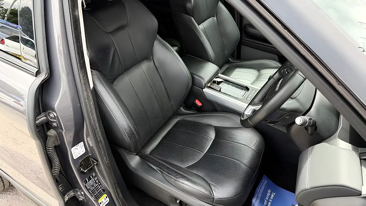 Used 2017 Land Rover Range Rover Evoque Se Tech Grey - Interior and Exterior details 15
