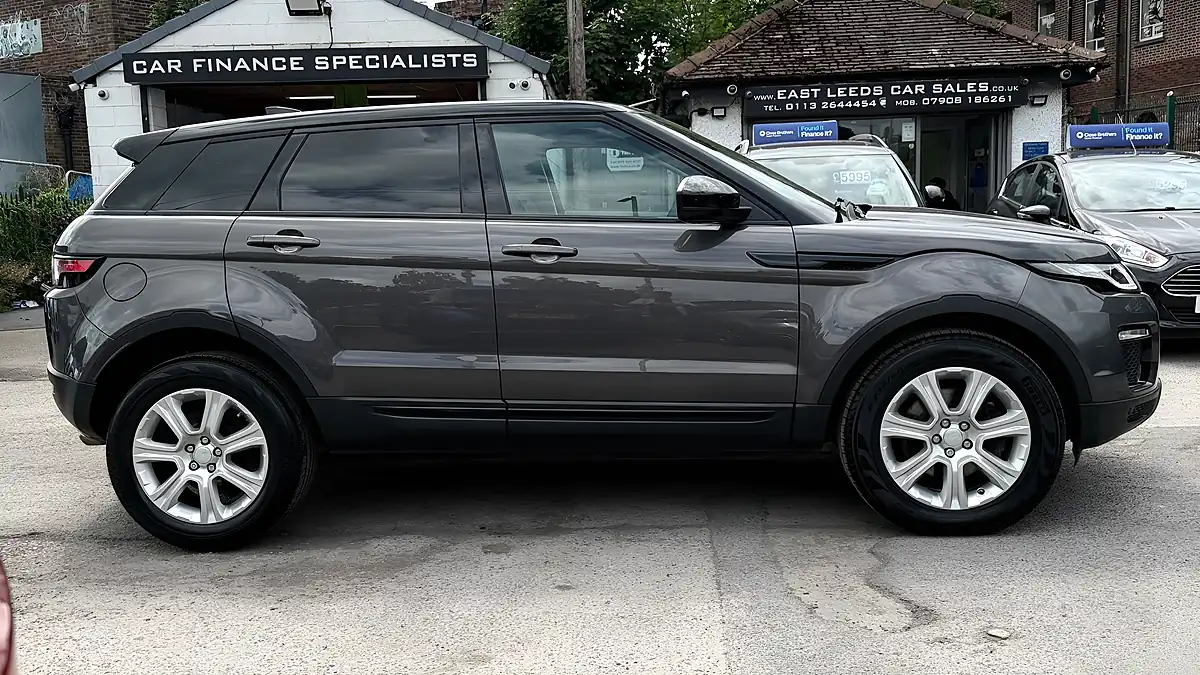 Used 2017 Land Rover Range Rover Evoque Se Tech Grey - Interior and Exterior details 3