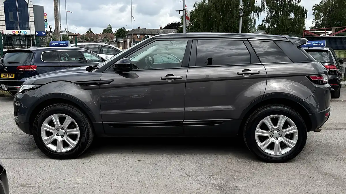 Used 2017 Land Rover Range Rover Evoque Se Tech Grey - Interior and Exterior details 7