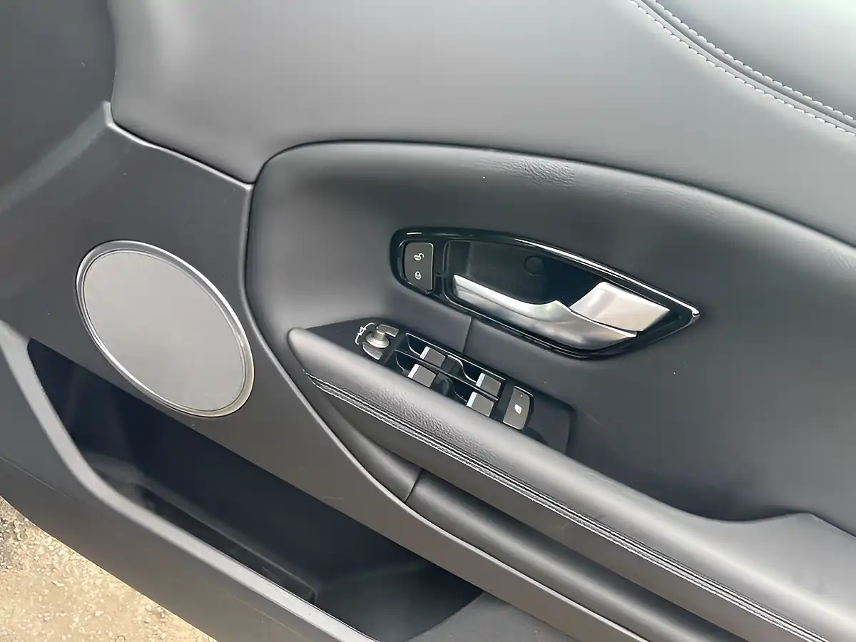 Used 2017 Land Rover Range Rover Evoque Se Tech Grey - Interior and Exterior details 17