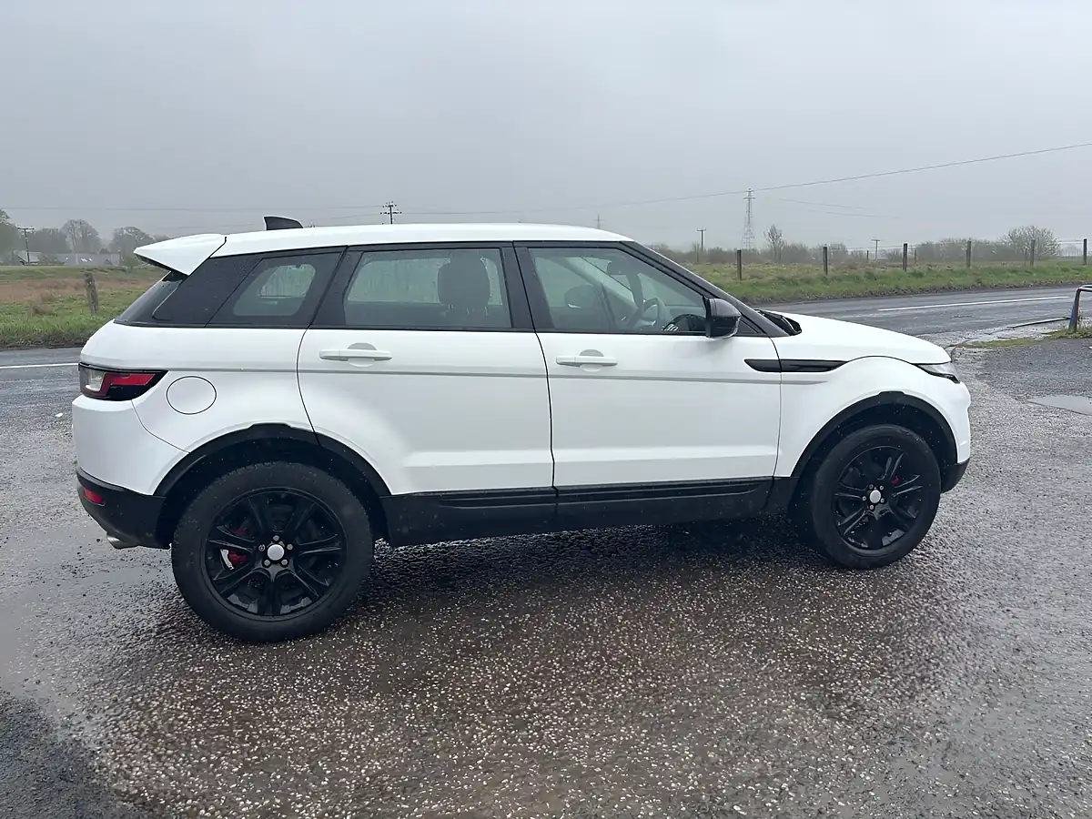 Used 2017 Land Rover Range Rover Evoque Se Tech White - Interior and Exterior details 3