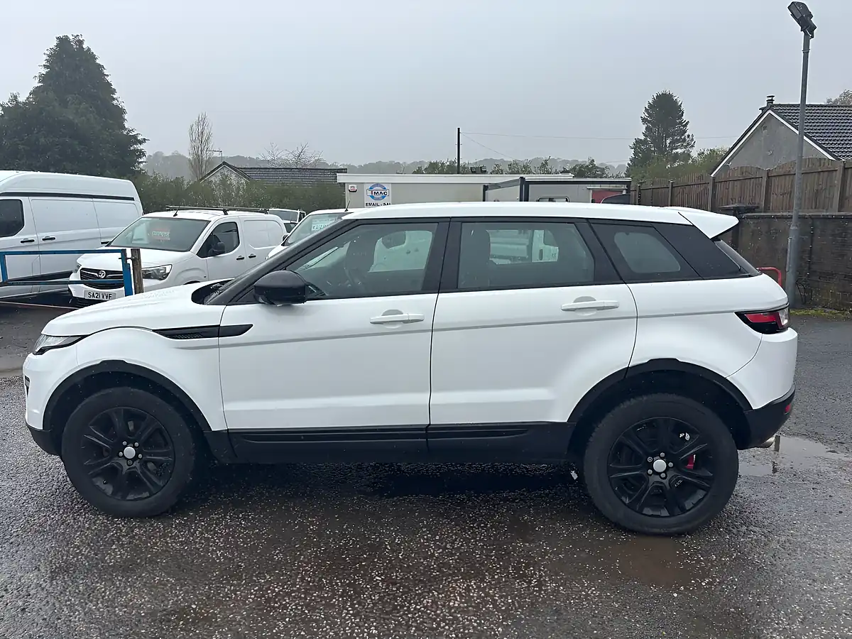 Used 2017 Land Rover Range Rover Evoque Se Tech White - Interior and Exterior details 7
