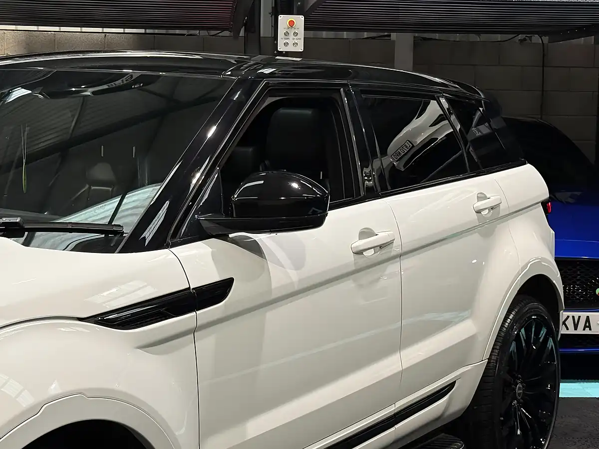 Used 2017 Land Rover Range Rover Evoque Se Tech White - Interior and Exterior details 14
