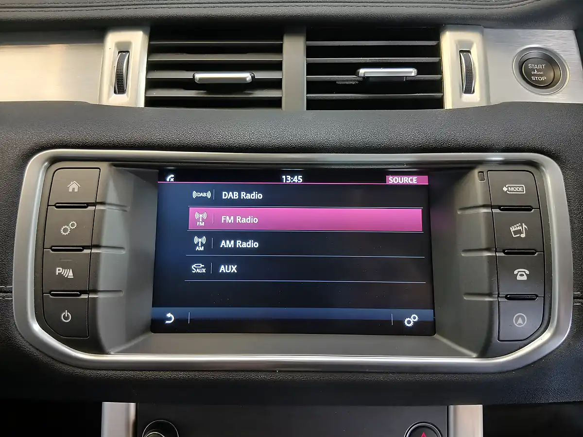 Used 2017 Land Rover Range Rover Evoque Se Tech White - Interior and Exterior details 17
