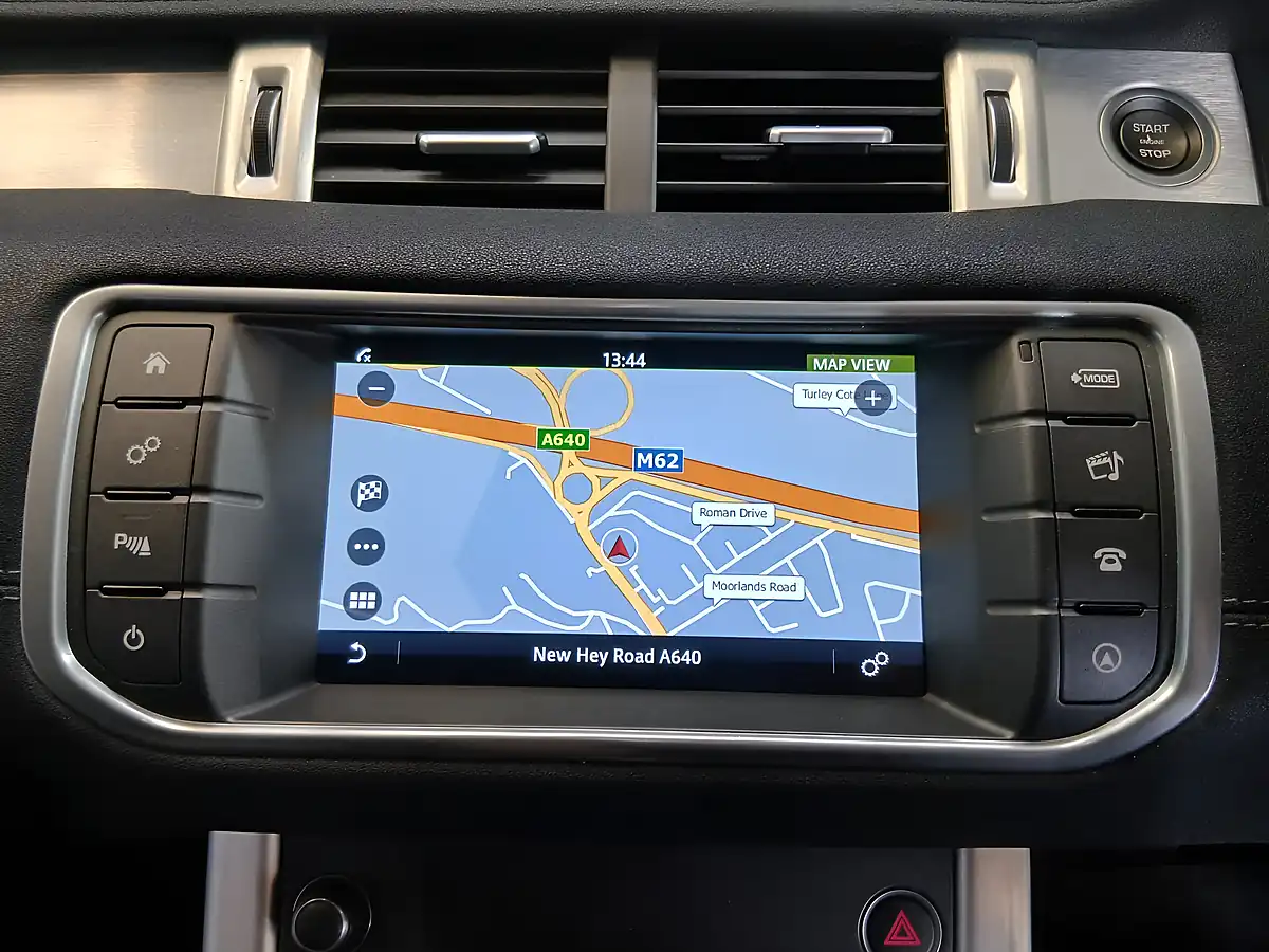 Used 2017 Land Rover Range Rover Evoque Se Tech White - Interior and Exterior details 18