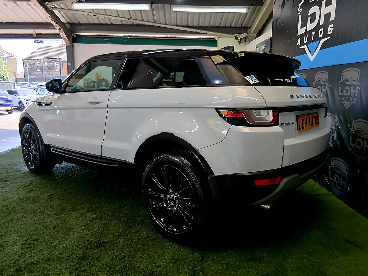 Used 2017 Land Rover Range Rover Evoque Se Tech White - Interior and Exterior details 5