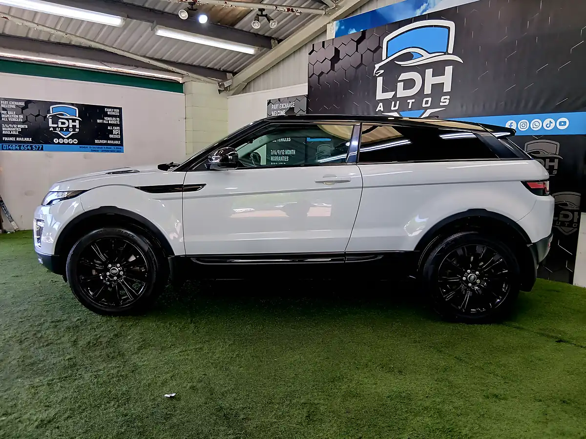 Used 2017 Land Rover Range Rover Evoque Se Tech White - Interior and Exterior details 6
