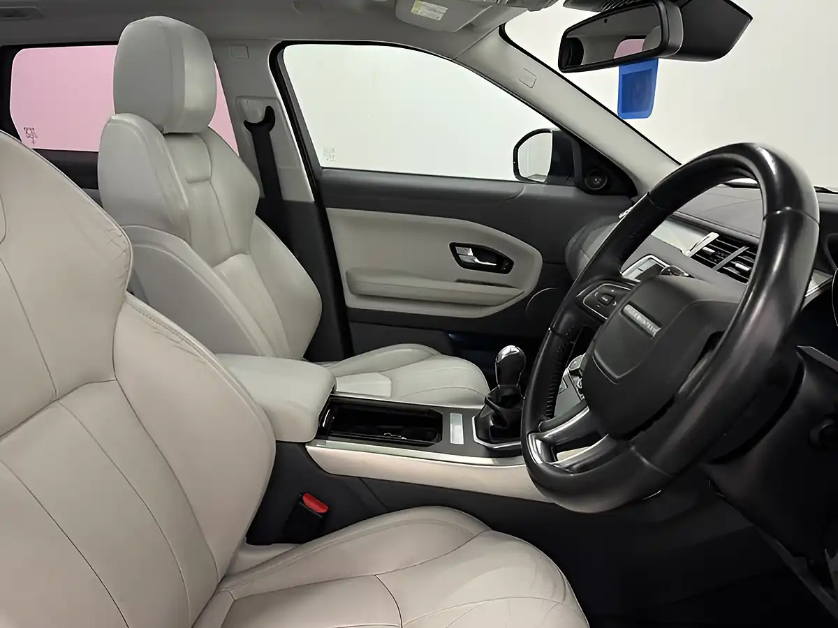 Used 2017 Land Rover Range Rover Evoque Se Tech White - Interior and Exterior details 10