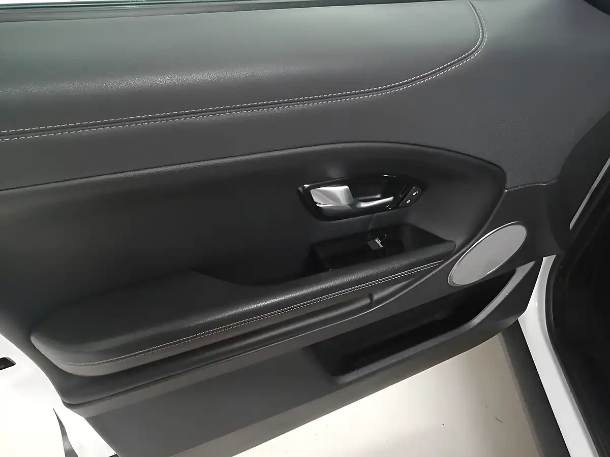 Used 2017 Land Rover Range Rover Evoque Se Tech White - Interior and Exterior details 17