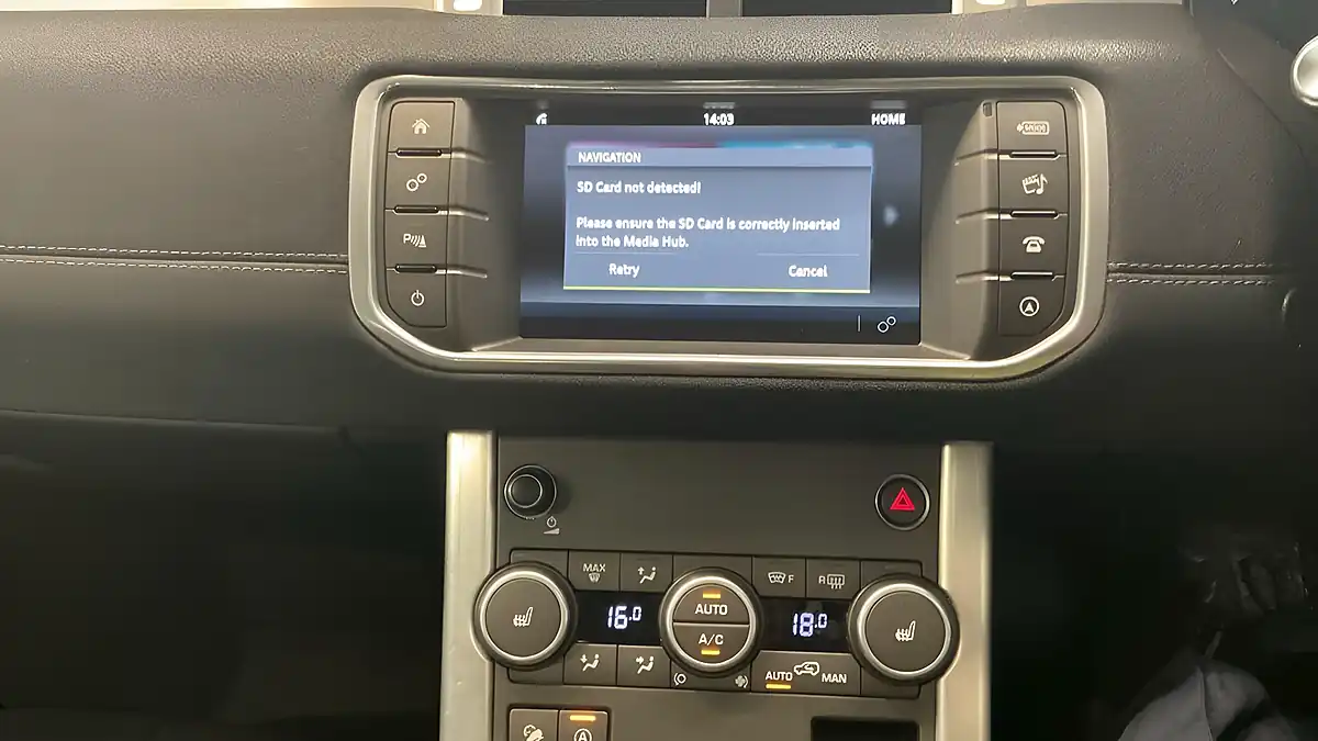 Used 2017 Land Rover Range Rover Evoque Se Tech White - Interior and Exterior details 8