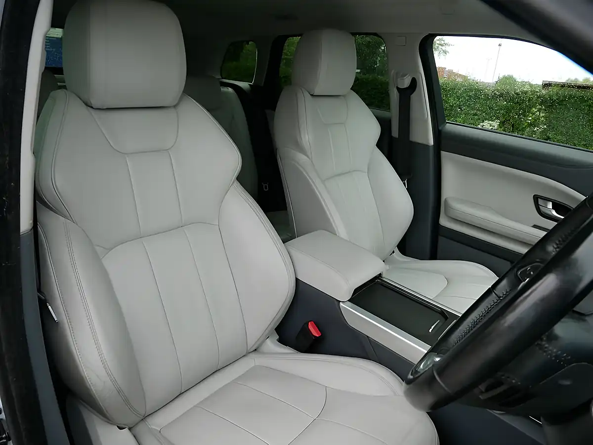 Used 2017 Land Rover Range Rover Evoque Se White - Interior and Exterior details 10