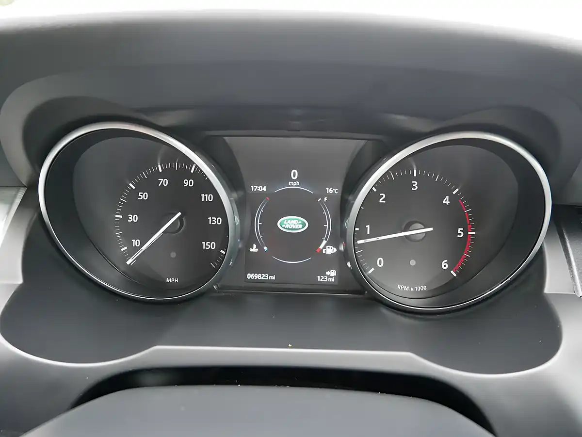 Used 2017 Land Rover Range Rover Evoque Se White - Interior and Exterior details 13
