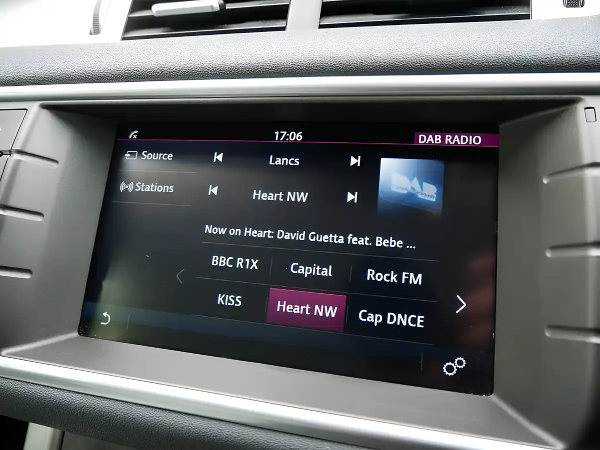 Used 2017 Land Rover Range Rover Evoque Se White - Interior and Exterior details 16