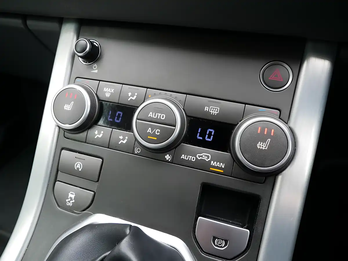 Used 2017 Land Rover Range Rover Evoque Se White - Interior and Exterior details 18