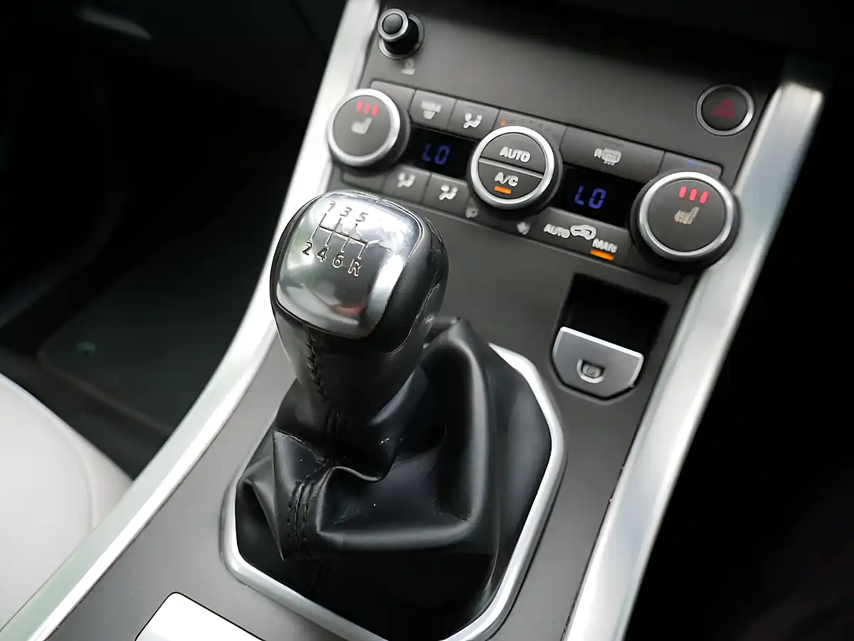 Used 2017 Land Rover Range Rover Evoque Se White - Interior and Exterior details 19