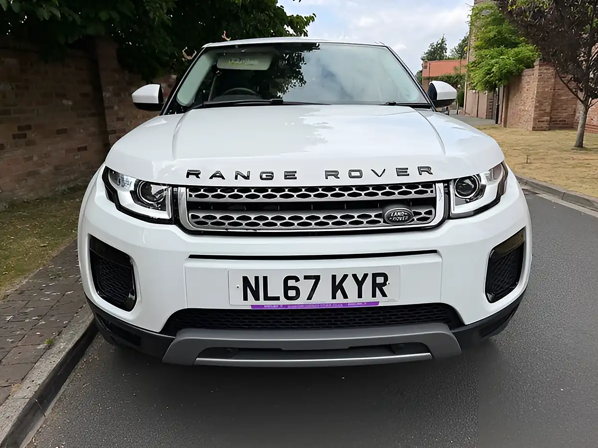 Used 2017 Land Rover Range Rover Evoque Se White - Interior and Exterior details 16