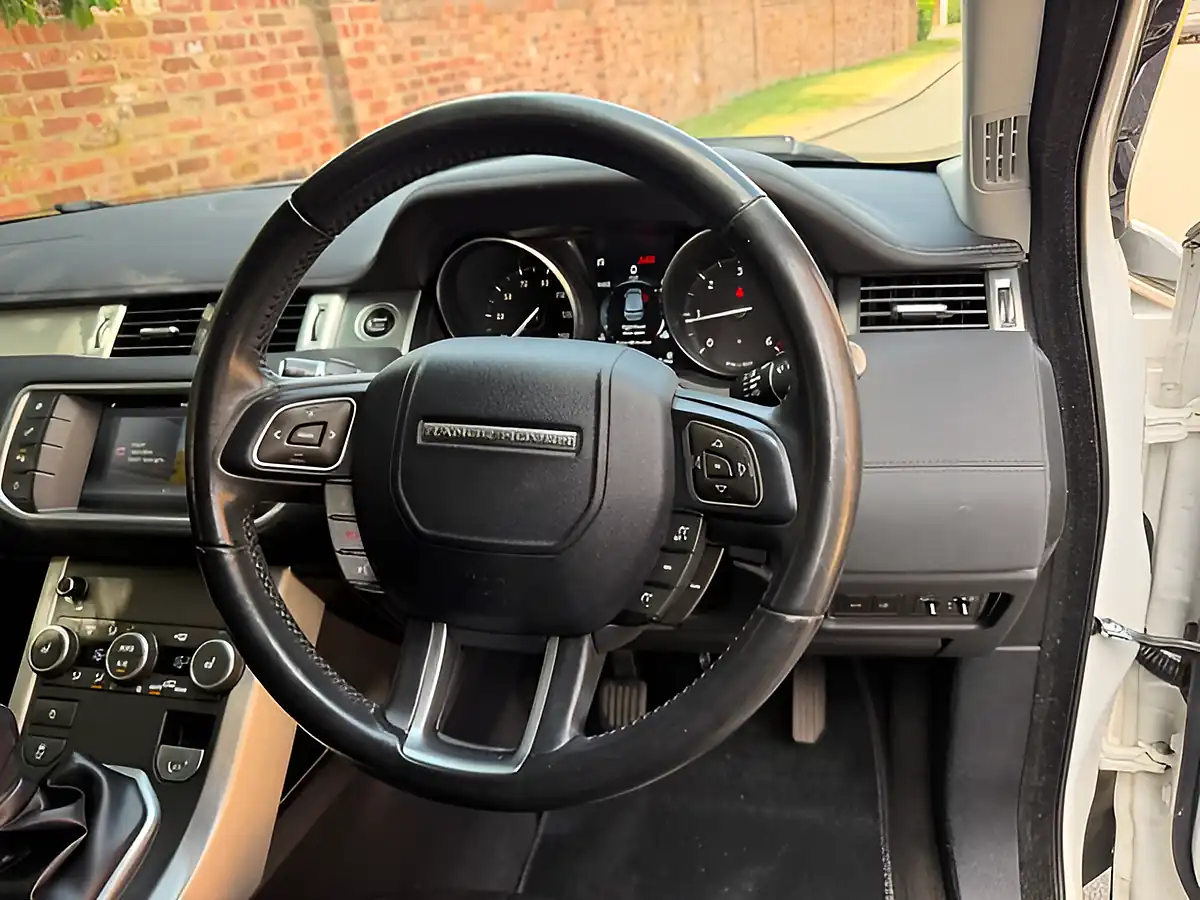 Used 2017 Land Rover Range Rover Evoque Se White - Interior and Exterior details 3