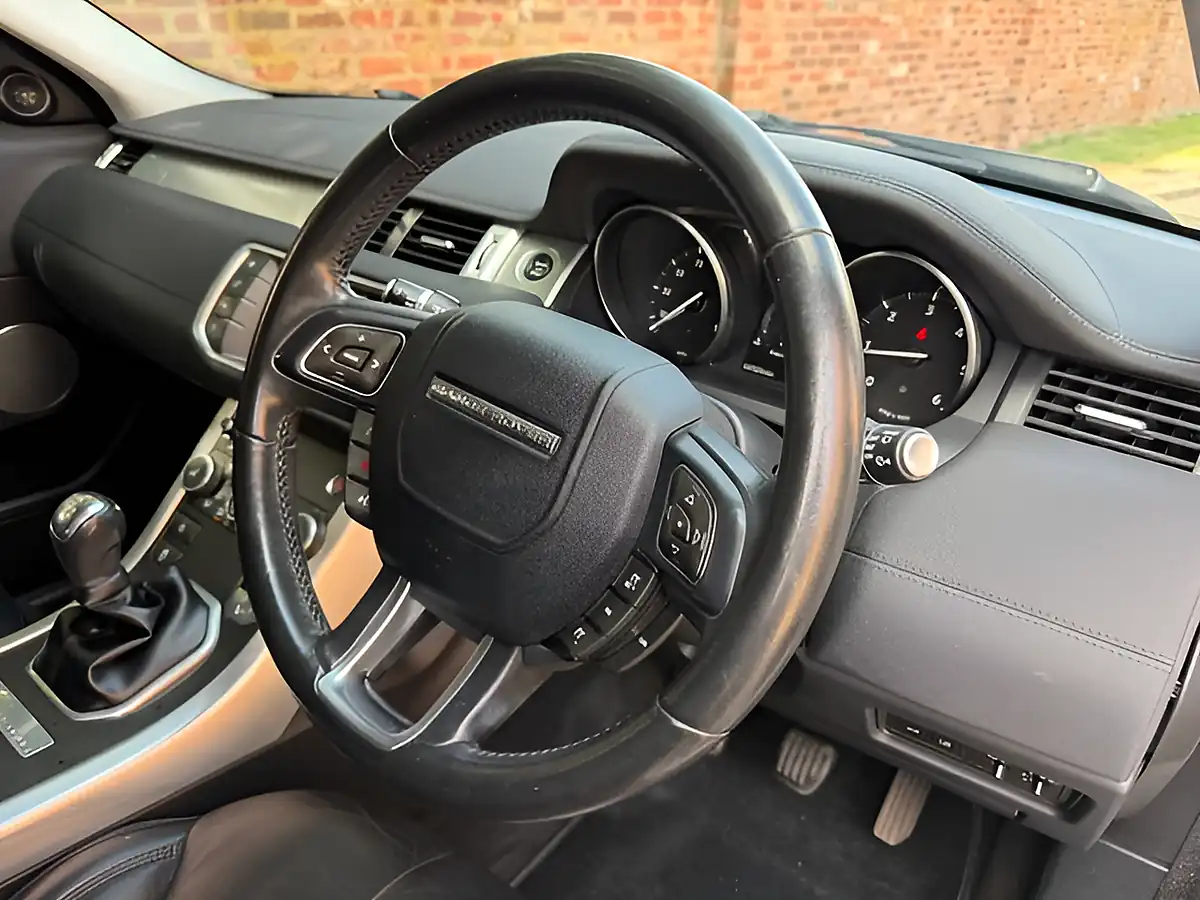 Used 2017 Land Rover Range Rover Evoque Se White - Interior and Exterior details 6