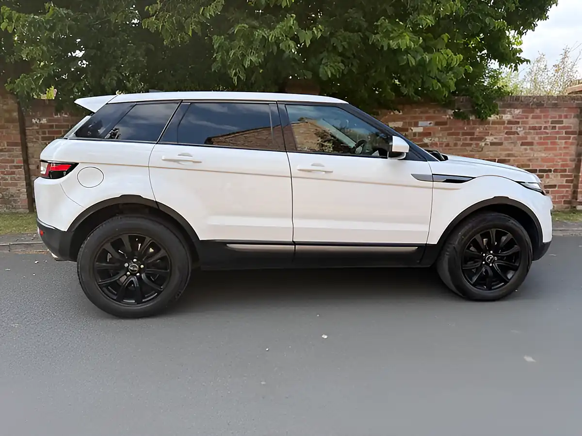 Used 2017 Land Rover Range Rover Evoque Se White - Interior and Exterior details 7