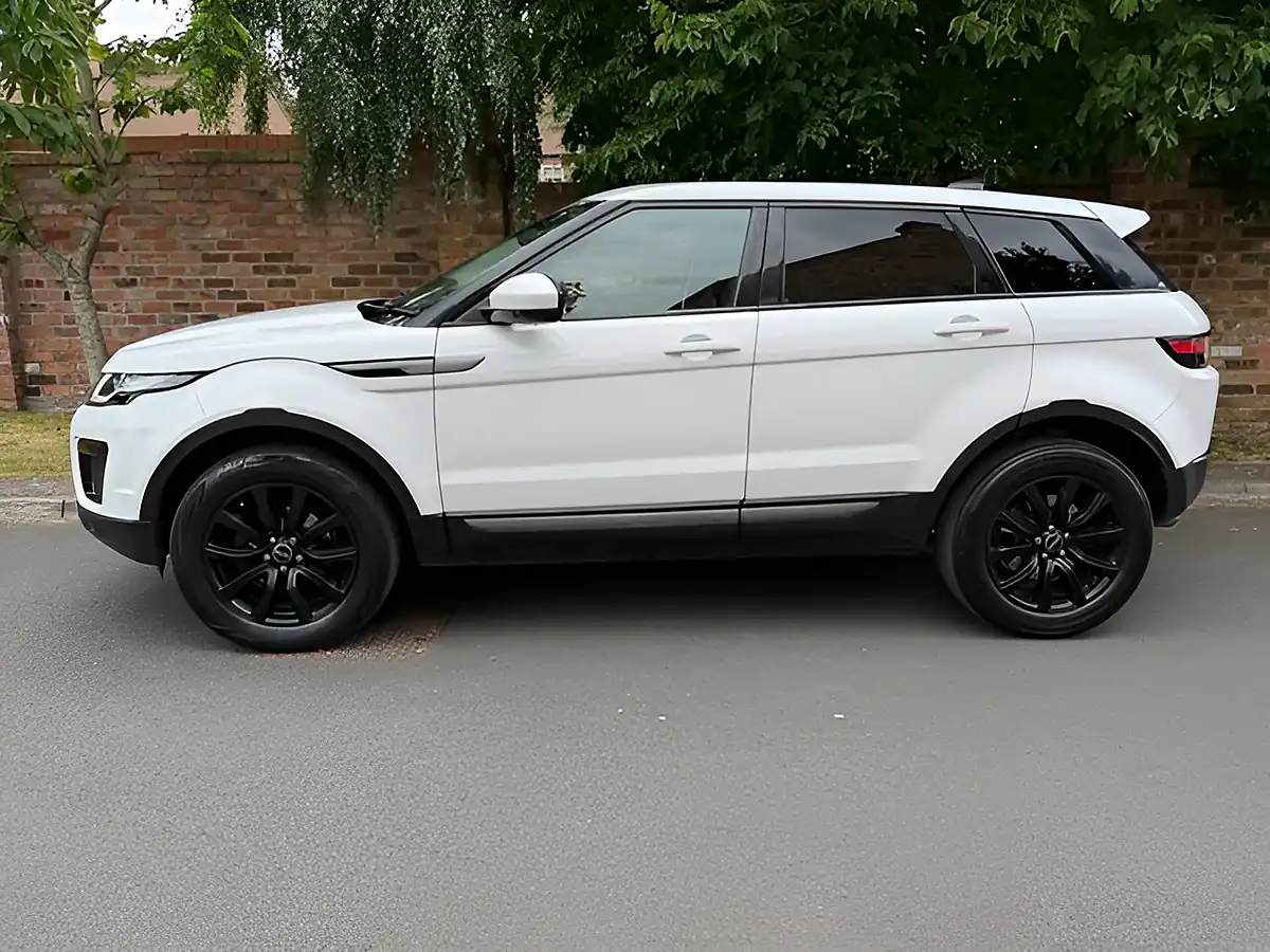 Used 2017 Land Rover Range Rover Evoque Se White - Interior and Exterior details 8
