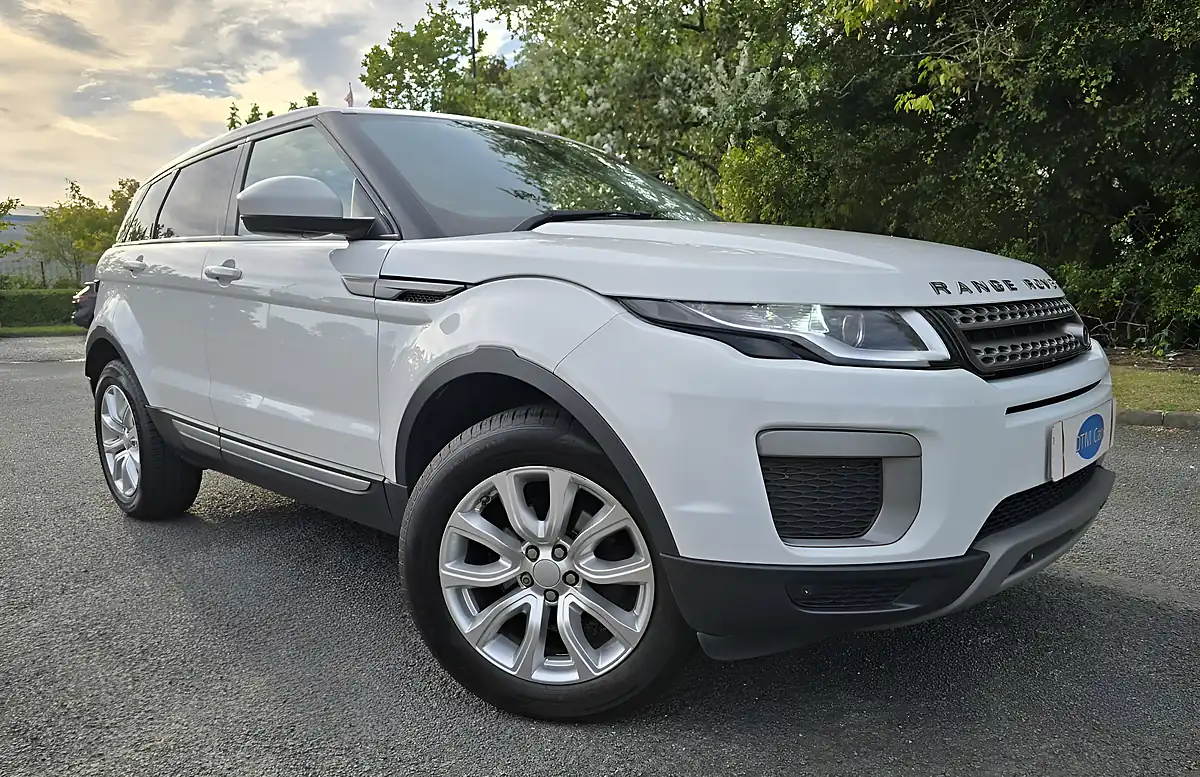 Used 2017 Land Rover Range Rover Evoque Se White - Front View