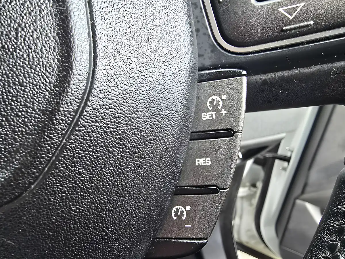 Used 2017 Land Rover Range Rover Evoque Se White - Interior and Exterior details 16