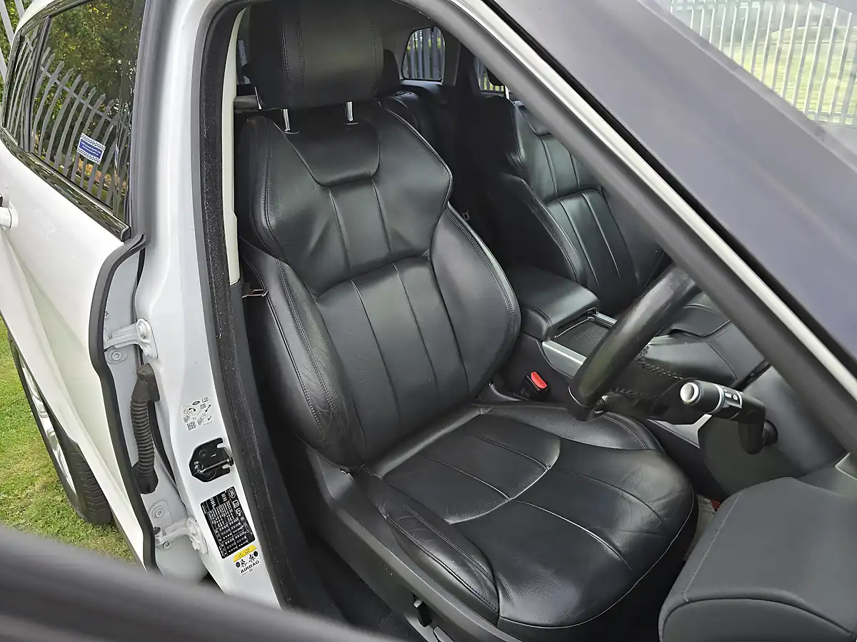 Used 2017 Land Rover Range Rover Evoque Se White - Interior and Exterior details 4