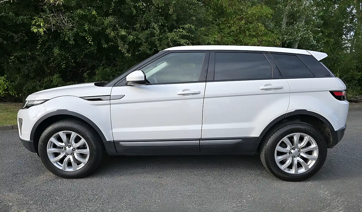 Used 2017 Land Rover Range Rover Evoque Se White - Interior and Exterior details 7