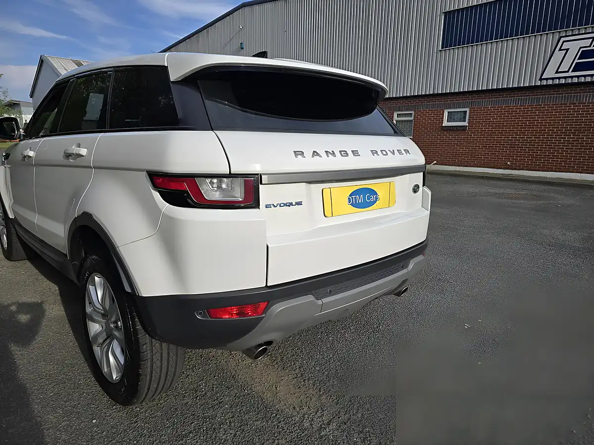 Used 2017 Land Rover Range Rover Evoque Se White - Interior and Exterior details 9