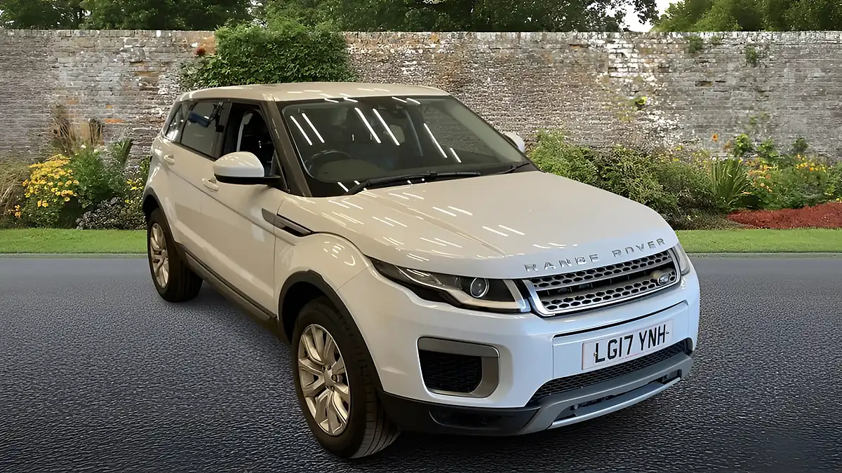 Used 2017 Land Rover Range Rover Evoque Se White - Front View
