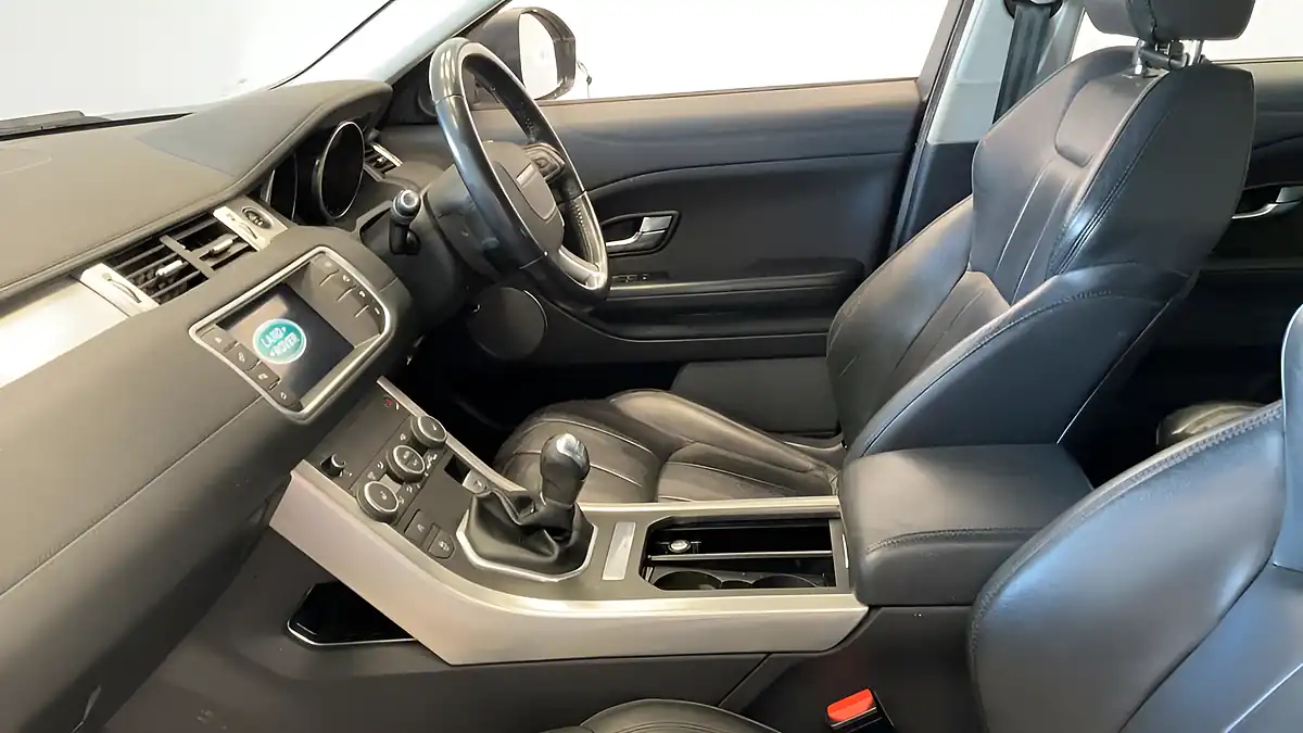 Used 2017 Land Rover Range Rover Evoque Se White - Interior and Exterior details 6